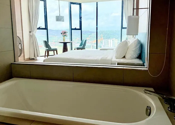 A La Carte -1 Mins Access - Washer&dryer Ha Long
