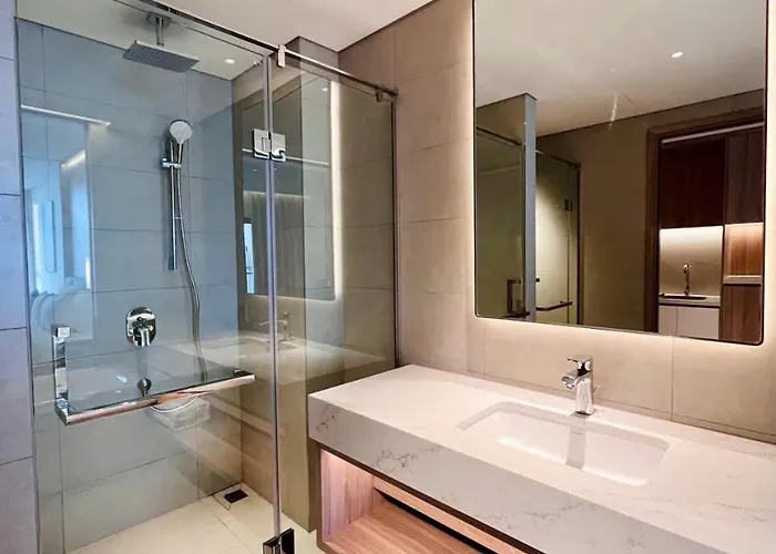 A La Carte -1 Mins Access - Washer&dryer Apartment Ha Long